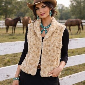 Elle Faux Fur Vest Cream Beige Size Large NWOT